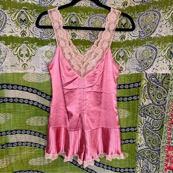 Rare Y2K Victoria’s Secret Satin and Lace Pink Romper Size Small - Picture 1 of 15